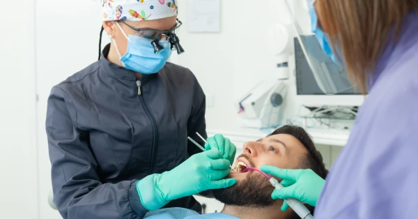 How Emergency Dentistry in Palm Springs Can Save Your Tooth